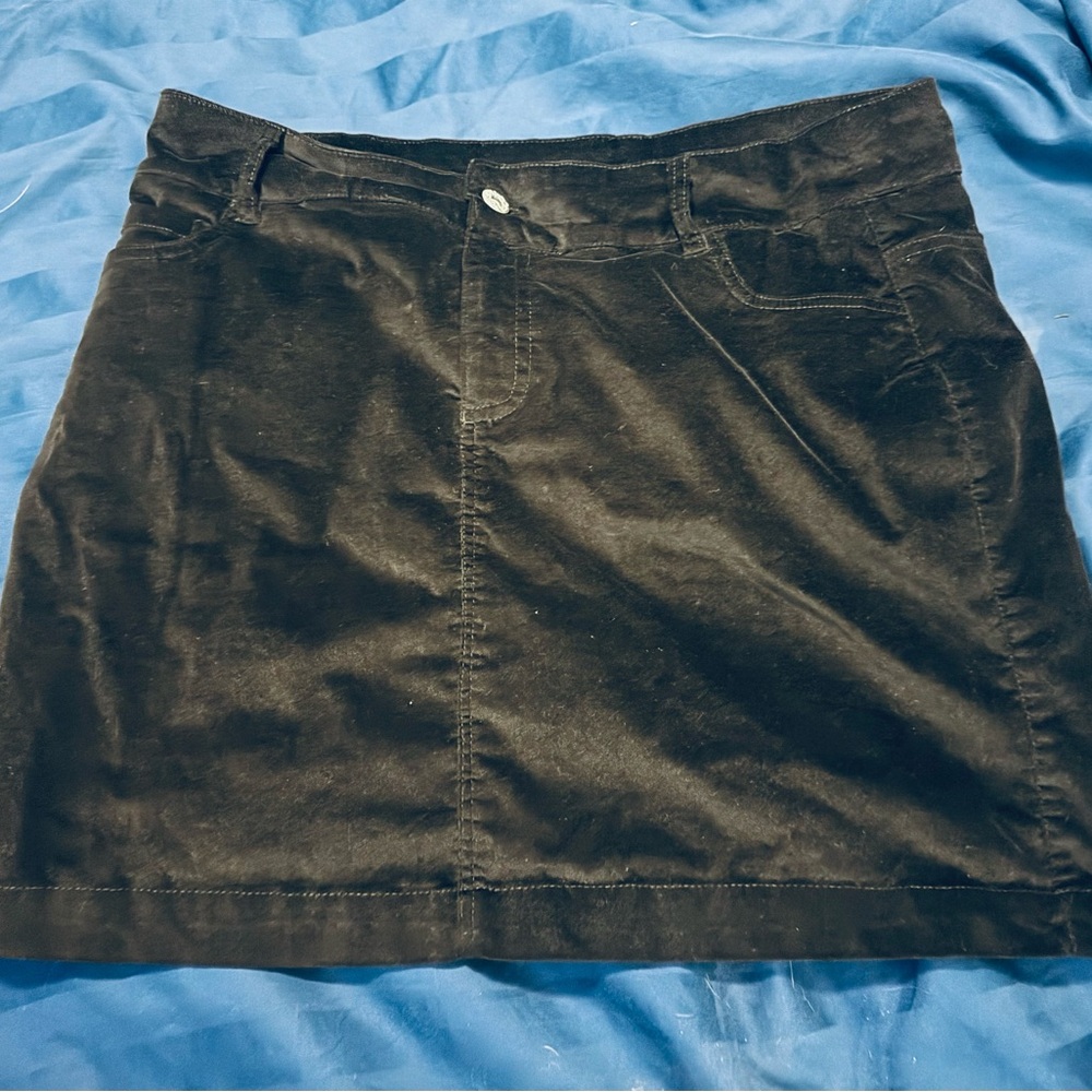 Lulu B black suede skort